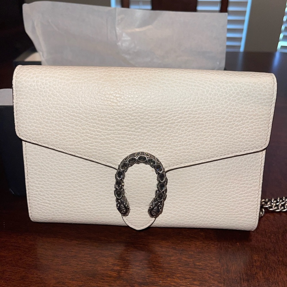 SOLD White leather Gucci chain purse